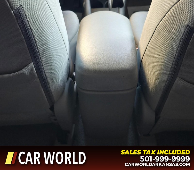Toyota RAV4 Vehicle Full-screen Gallery Image 19