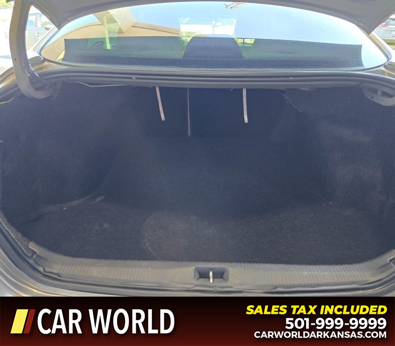Nissan Altima Vehicle Full-screen Gallery Image 13