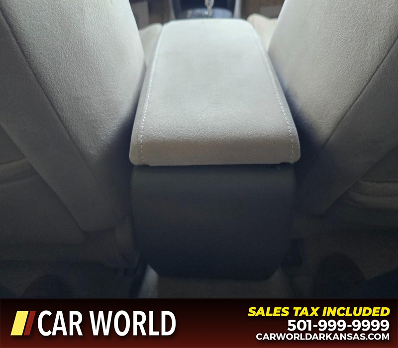 Nissan Altima Vehicle Full-screen Gallery Image 18