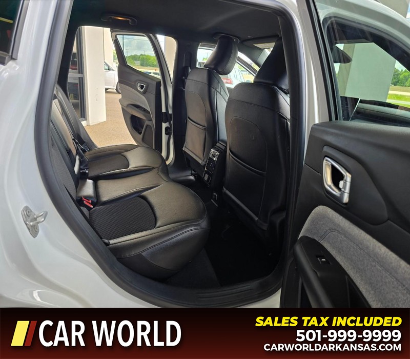 Jeep Compass Vehicle Full-screen Gallery Image 13