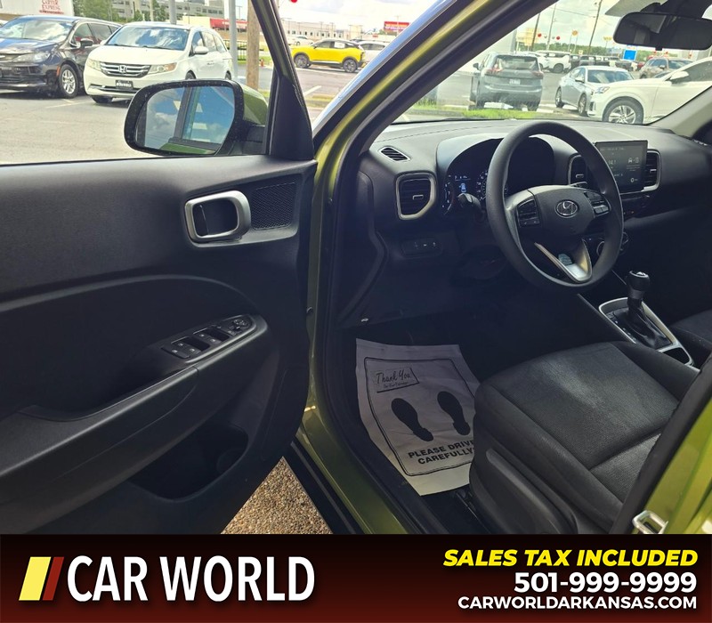Hyundai Venue Vehicle Full-screen Gallery Image 7