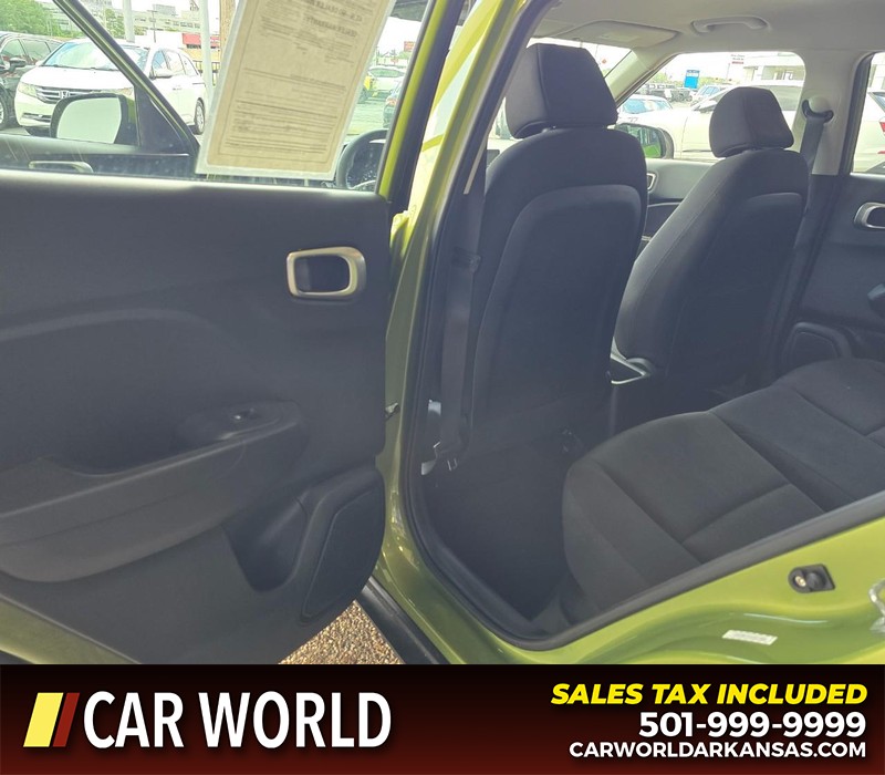 Hyundai Venue Vehicle Full-screen Gallery Image 9