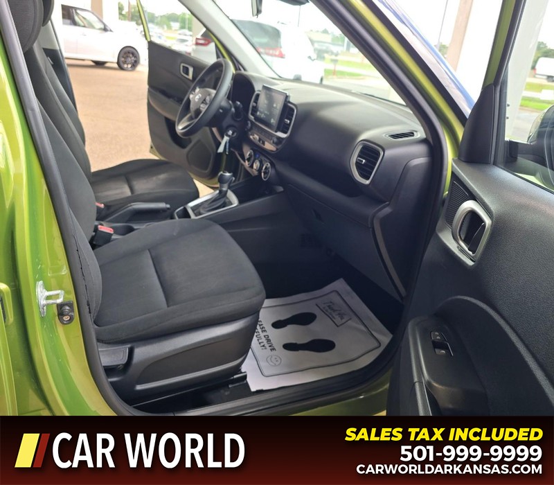 Hyundai Venue Vehicle Full-screen Gallery Image 11
