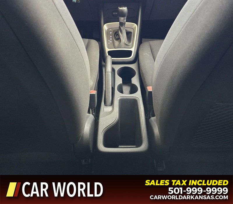 Hyundai Venue Vehicle Full-screen Gallery Image 19