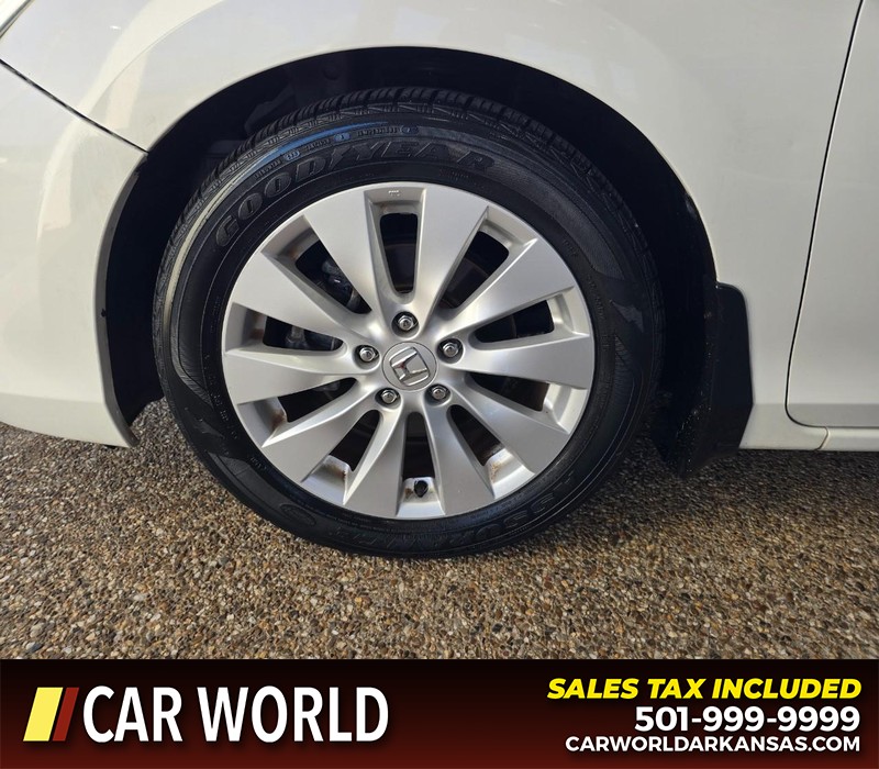 Honda Accord Sedan Vehicle Full-screen Gallery Image 6