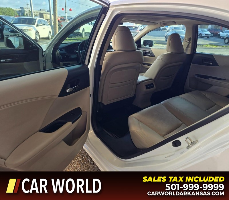 Honda Accord Sedan Vehicle Full-screen Gallery Image 9