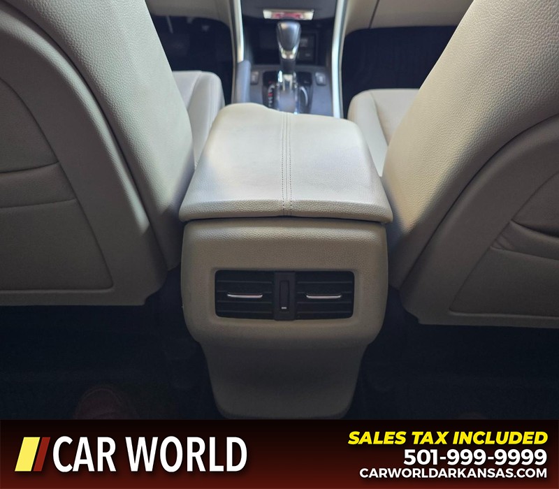 Honda Accord Sedan Vehicle Full-screen Gallery Image 19