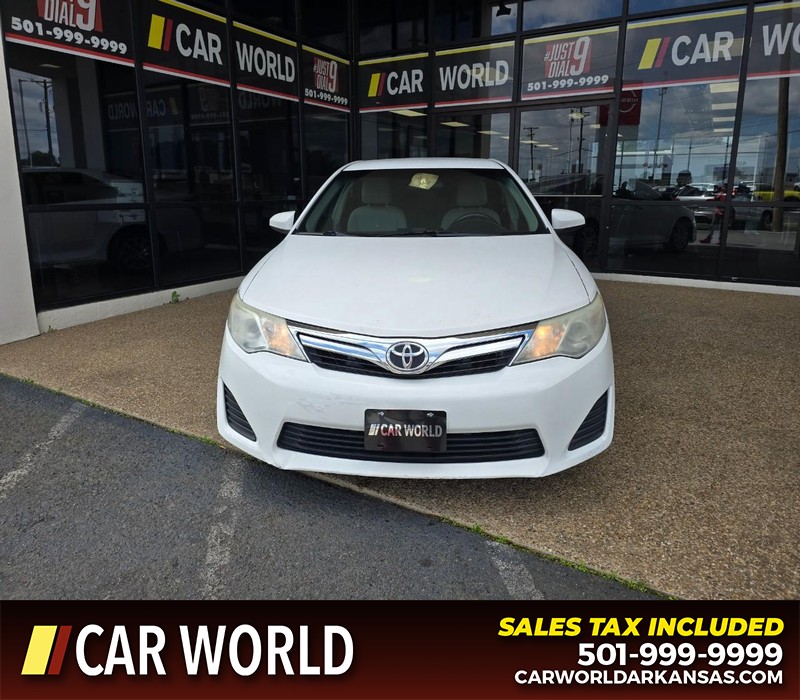Toyota Camry Vehicle Full-screen Gallery Image 2
