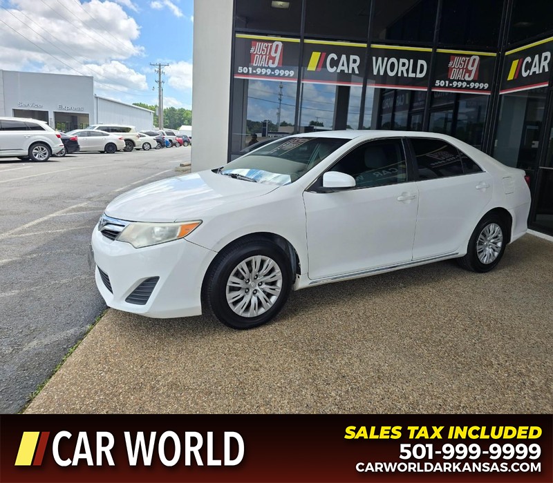 Toyota Camry Vehicle Full-screen Gallery Image 3