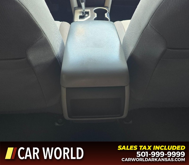 Toyota Camry Vehicle Full-screen Gallery Image 18