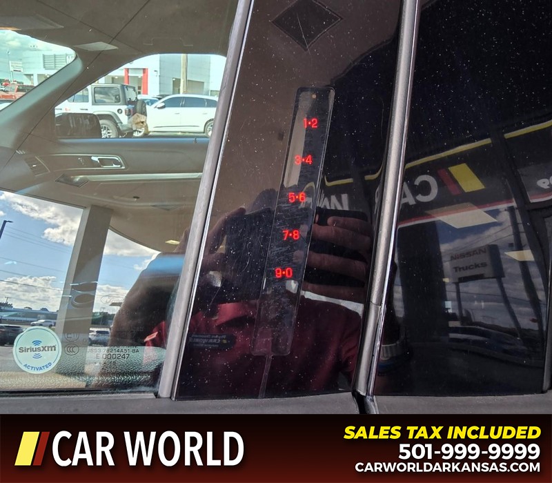 Ford Explorer Vehicle Full-screen Gallery Image 5