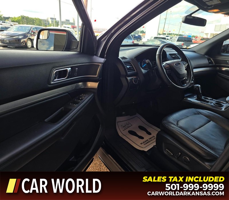 Ford Explorer Vehicle Full-screen Gallery Image 8