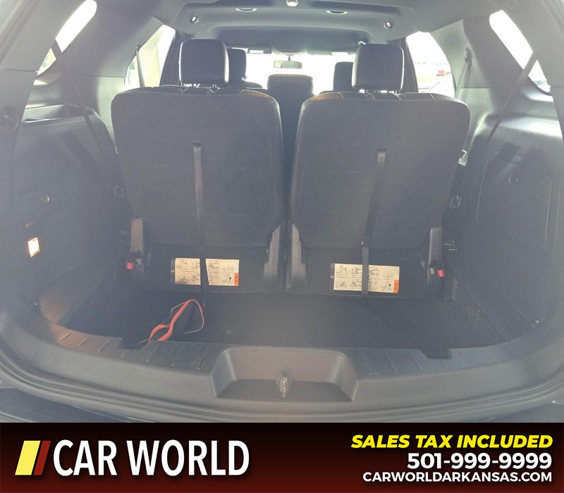 Ford Explorer Vehicle Full-screen Gallery Image 16