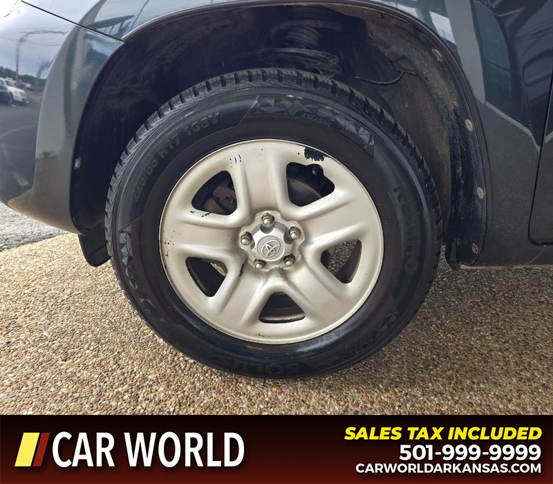 Toyota RAV4 Vehicle Full-screen Gallery Image 6