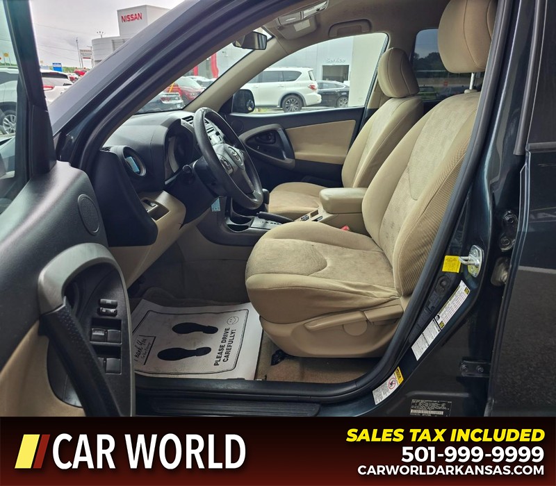 Toyota RAV4 Vehicle Full-screen Gallery Image 8