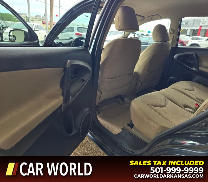 Toyota RAV4 Vehicle Full-screen Gallery Image 9