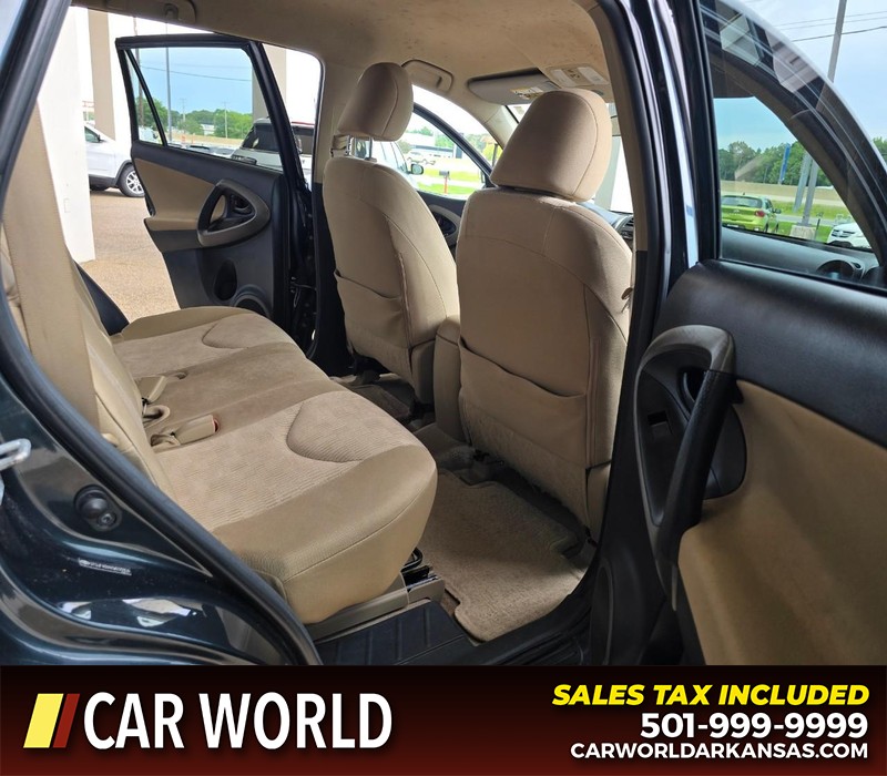 Toyota RAV4 Vehicle Full-screen Gallery Image 12