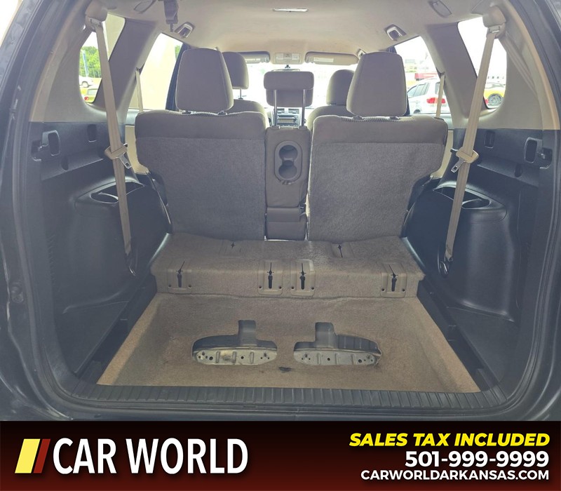 Toyota RAV4 Vehicle Full-screen Gallery Image 13