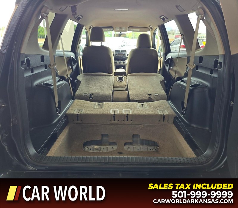 Toyota RAV4 Vehicle Full-screen Gallery Image 14