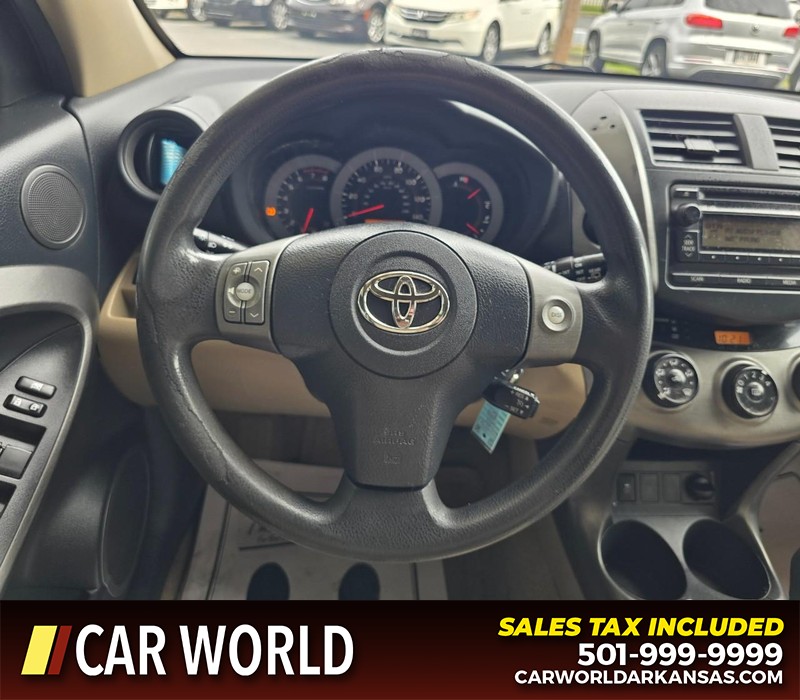 Toyota RAV4 Vehicle Full-screen Gallery Image 15