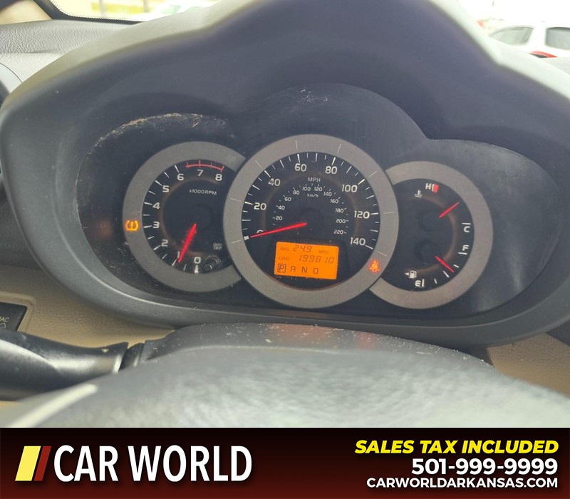 Toyota RAV4 Vehicle Full-screen Gallery Image 17