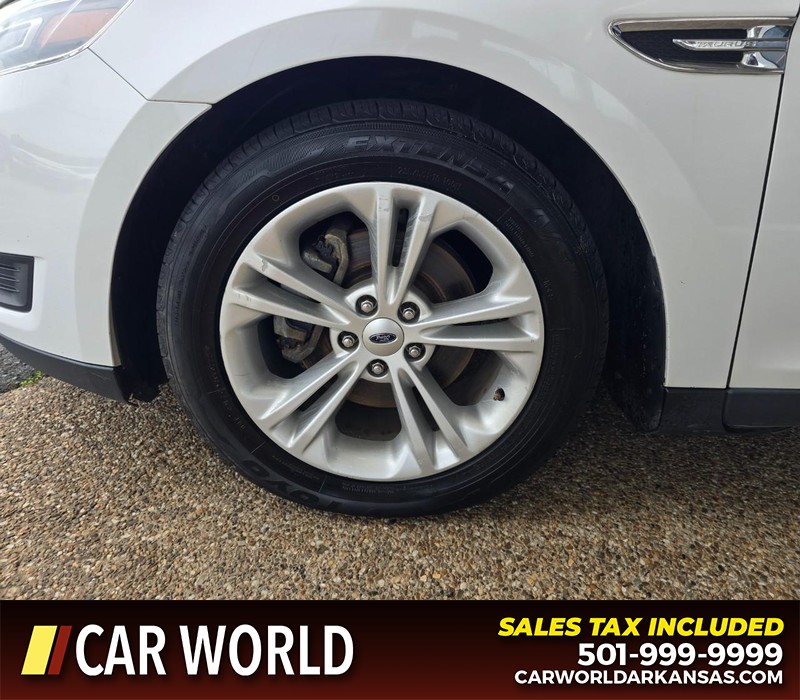 Ford Taurus Vehicle Full-screen Gallery Image 6