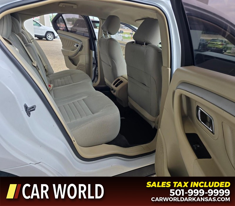 Ford Taurus Vehicle Full-screen Gallery Image 12