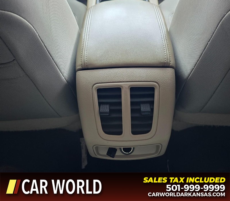 Ford Taurus Vehicle Full-screen Gallery Image 19