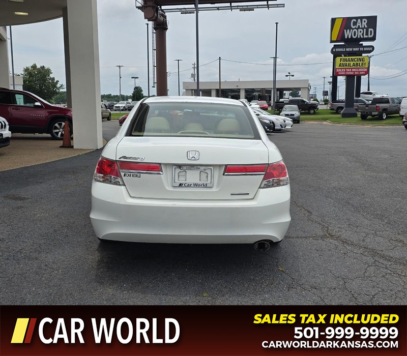 Honda Accord Sedan Vehicle Full-screen Gallery Image 5