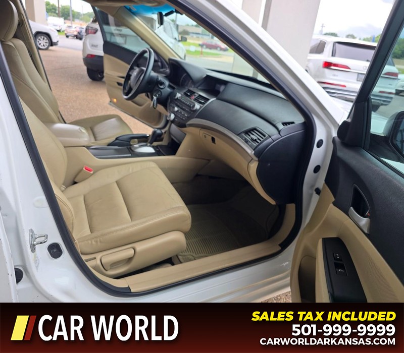 Honda Accord Sedan Vehicle Full-screen Gallery Image 11