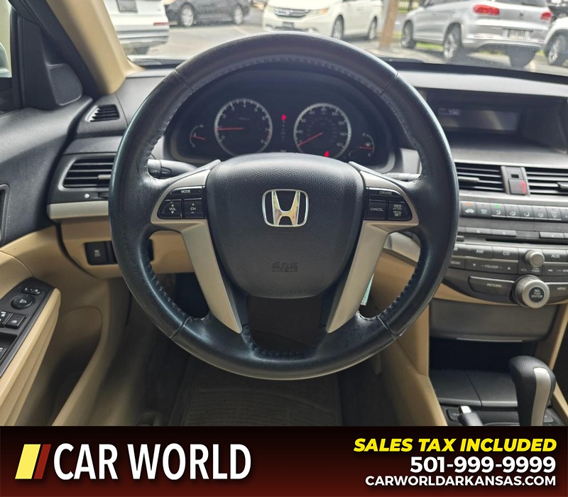 Honda Accord Sedan Vehicle Full-screen Gallery Image 15