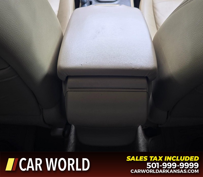 Honda Accord Sedan Vehicle Full-screen Gallery Image 19