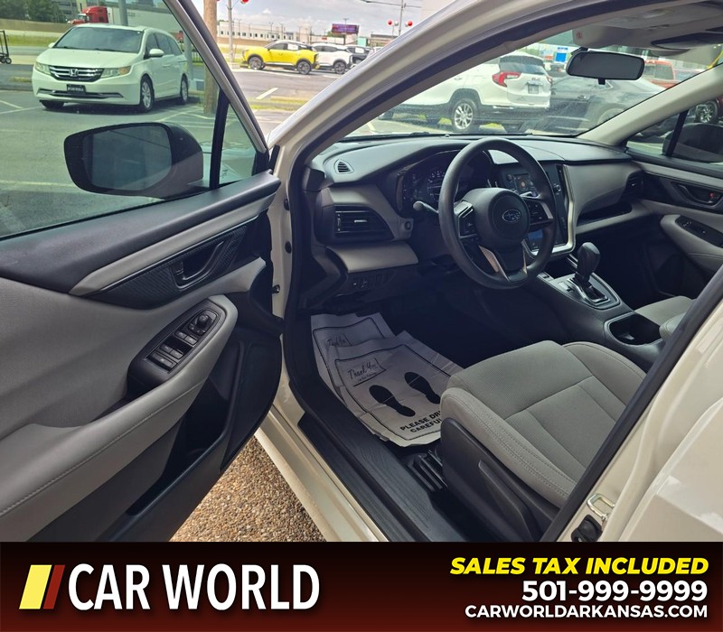 Subaru Legacy Vehicle Full-screen Gallery Image 7