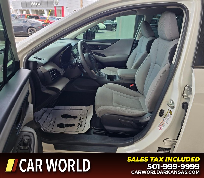 Subaru Legacy Vehicle Full-screen Gallery Image 8
