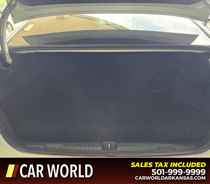Subaru Legacy Vehicle Full-screen Gallery Image 13