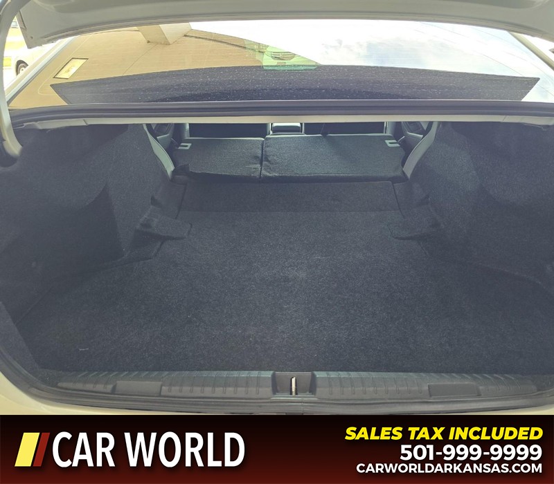 Subaru Legacy Vehicle Full-screen Gallery Image 14