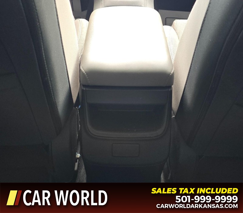 Subaru Legacy Vehicle Full-screen Gallery Image 18