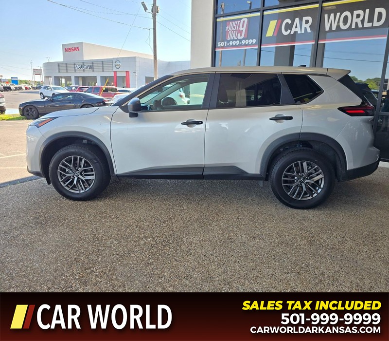 Nissan Rogue Vehicle Full-screen Gallery Image 4
