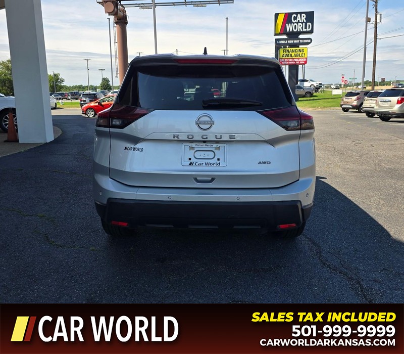 Nissan Rogue Vehicle Full-screen Gallery Image 5