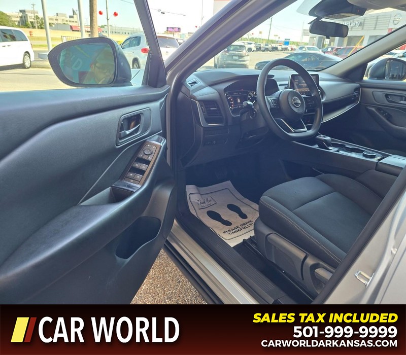 Nissan Rogue Vehicle Full-screen Gallery Image 7