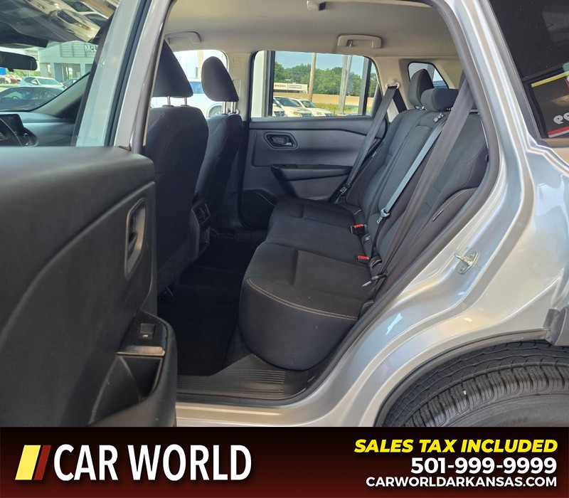 Nissan Rogue Vehicle Full-screen Gallery Image 10