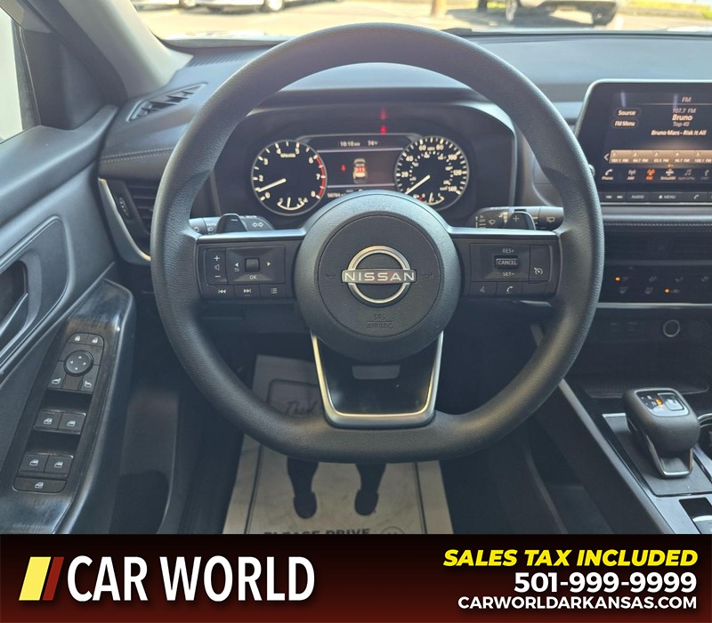 Nissan Rogue Vehicle Full-screen Gallery Image 16