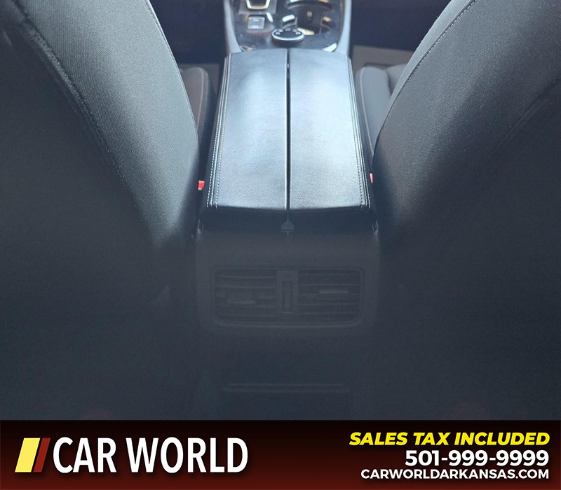 Nissan Rogue Vehicle Full-screen Gallery Image 20