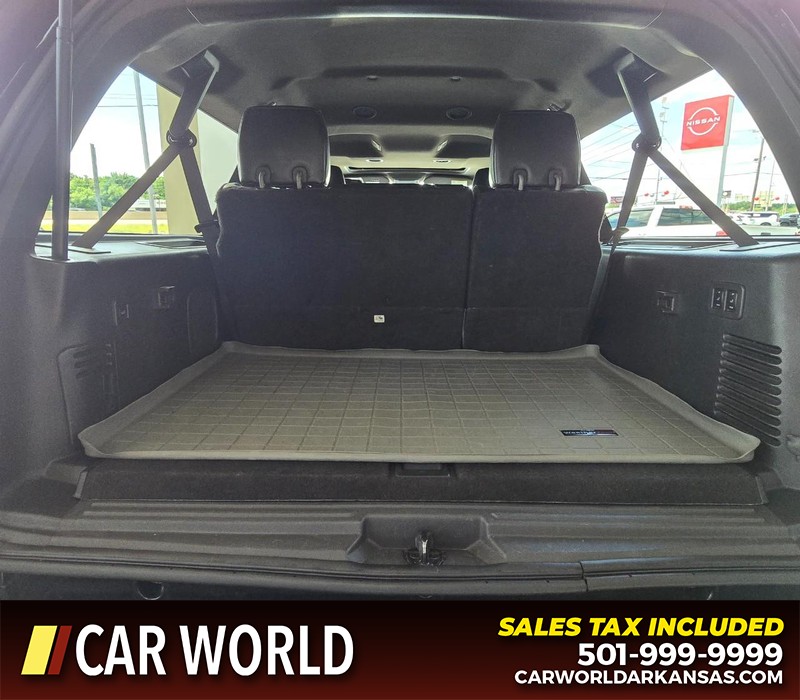 Ford Expedition EL Vehicle Full-screen Gallery Image 16