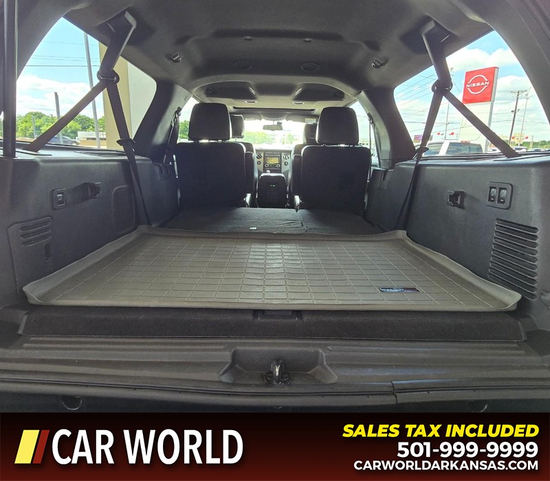 Ford Expedition EL Vehicle Full-screen Gallery Image 17