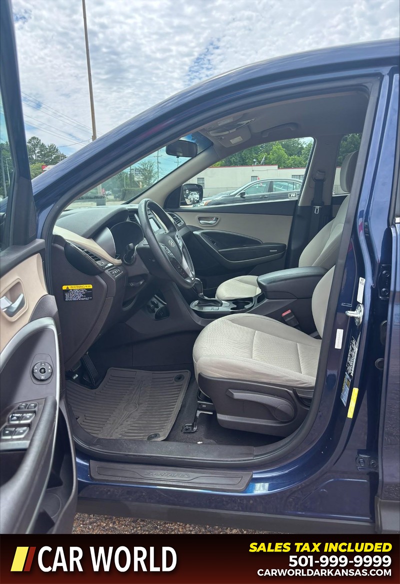 Hyundai Santa Fe Sport Vehicle Full-screen Gallery Image 13