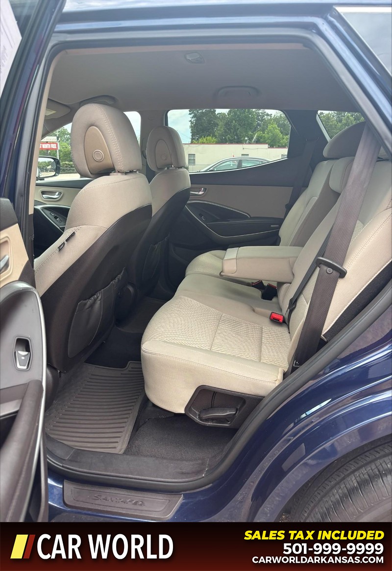 Hyundai Santa Fe Sport Vehicle Full-screen Gallery Image 15