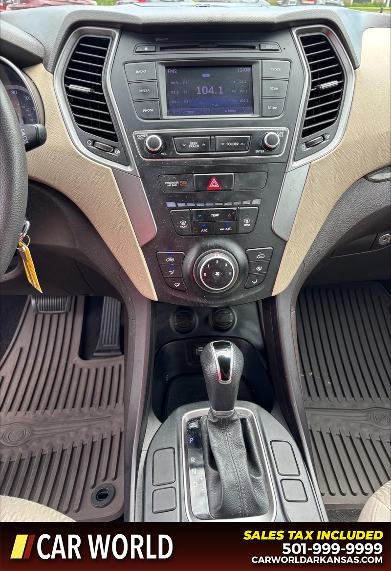 Hyundai Santa Fe Sport Vehicle Full-screen Gallery Image 17