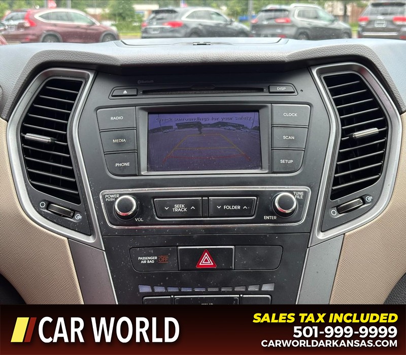 Hyundai Santa Fe Sport Vehicle Full-screen Gallery Image 18