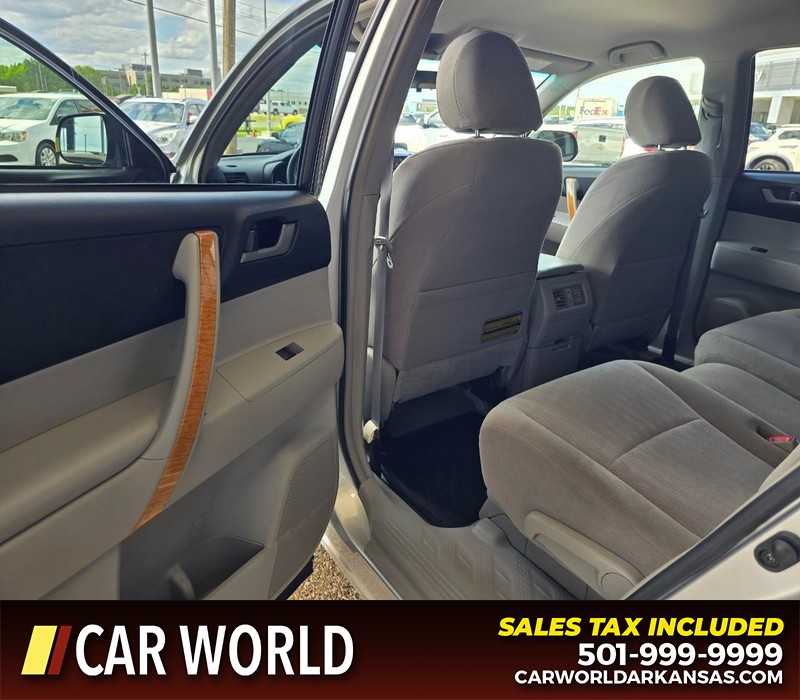 Toyota Highlander Hybrid Vehicle Full-screen Gallery Image 9